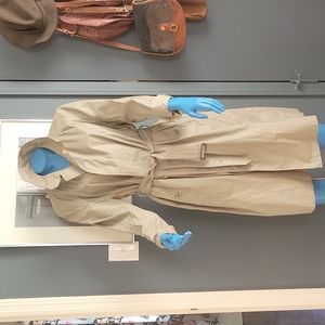 VINTAGE burberrys 100% light weight khaki trench coat S M L